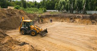 Разработка котлована Сланцы стоимость за от 562 руб. м3 - заказать работы по копке и рытью котлованов | траншей